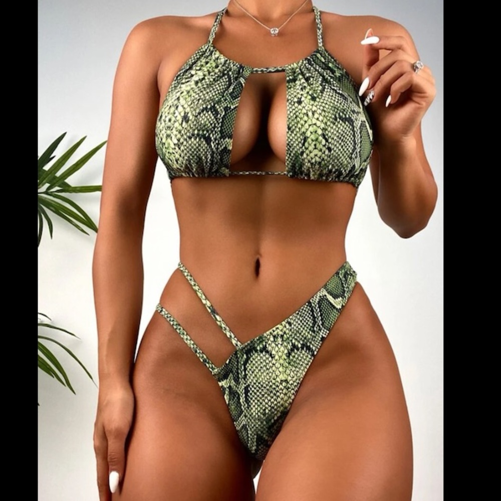 COPY - Snakeskin Print Halter High Cut Bikini Swimsuit👙🌟